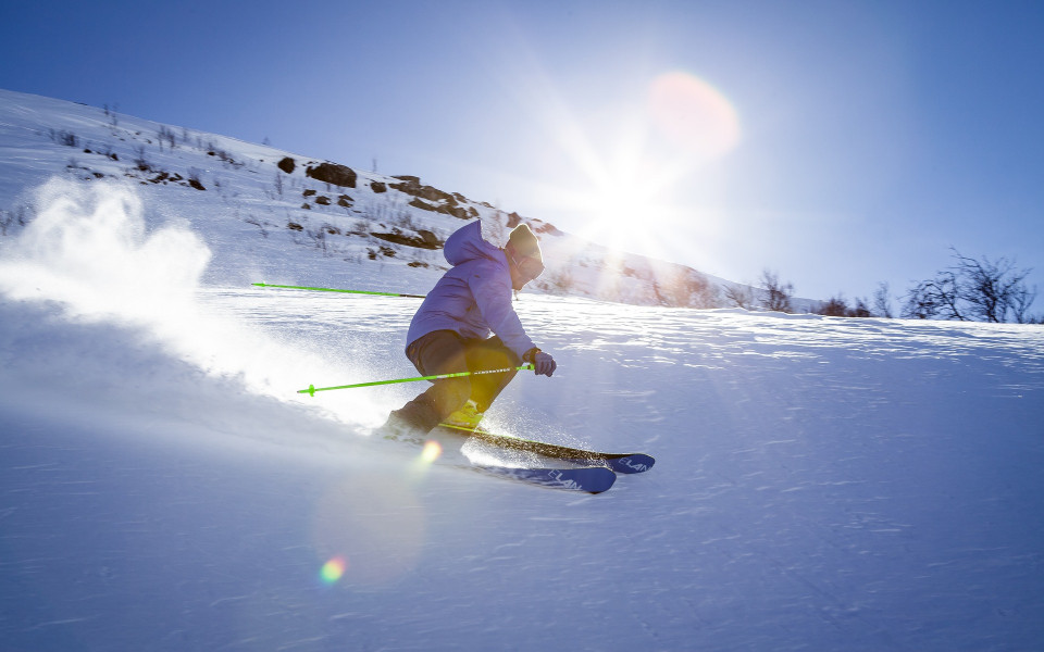 Skifahren im Schnee